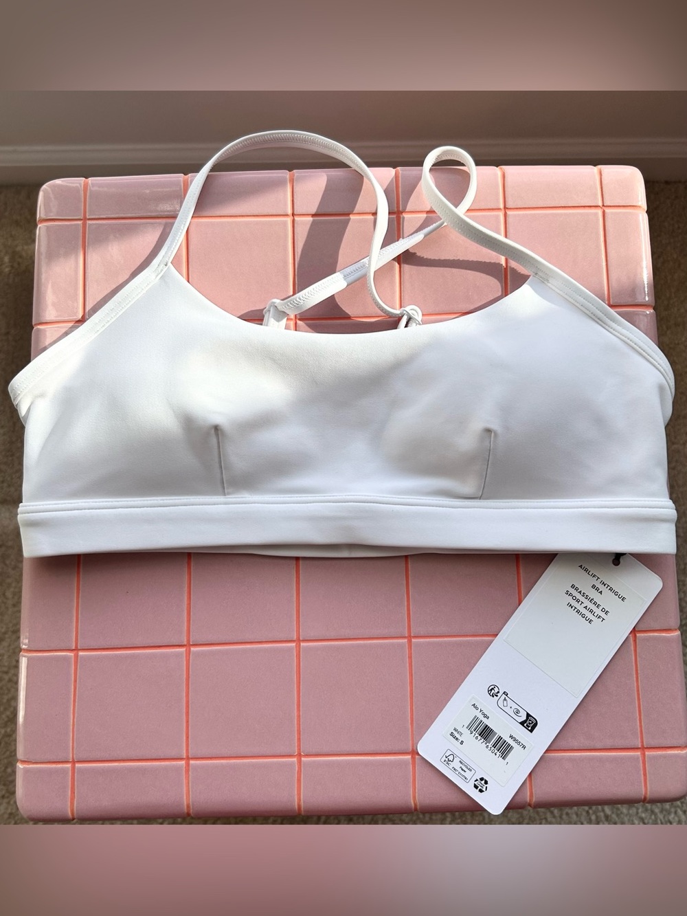 ALO Yoga Airlift Intrigue Bra White Small
